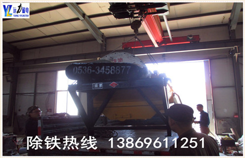 2.LUTUBE在线播放磁電專業生產各種設備   LUTUBE轻量版IOS下载,濕式磁選機,赤鐵礦磁選機,褐鐵礦磁選機,鏡鐵礦磁選機,錳礦磁選機等.擁有精良的加工設備,雄厚的科研力量,先進的工藝編排和現代化的管理,是磁選機設備定點生產企業.LUTUBE在线播放為客戶提供優質的售前技術服務,認真介紹各種設備的技術特點.要求及用途,為客戶提供詳盡的設備配置和合理的報價,在保證質量的前提下盡量降低客戶的投資成本.我廠有各類小型磁選機試驗設備,可為用戶免費做選礦試驗.